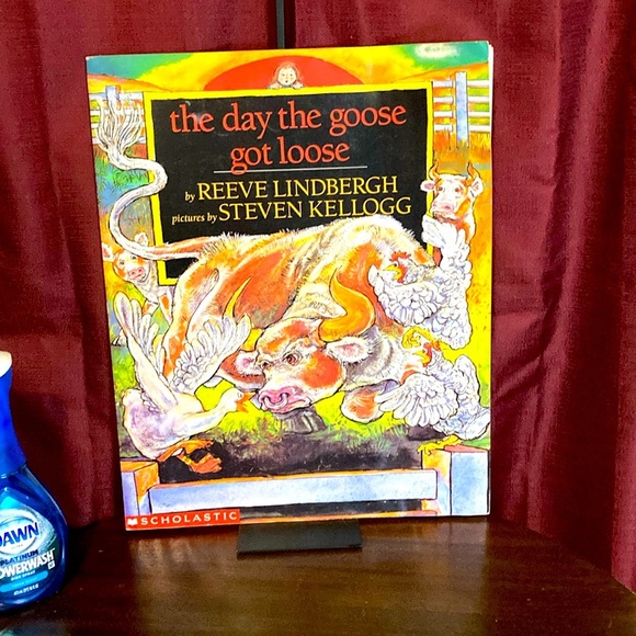 20x15.5 oversized children’s Book “The Day the Goose got Loose”. - Picture 1 of 6